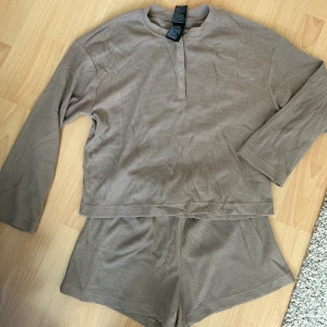 Pyjamas från H&M - Superfint pyjamasset från H&M❤️🌸 I fint skick, knappt använt 