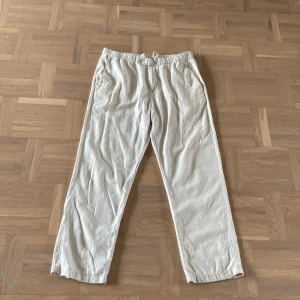 Linnebyxor HM - Säljer nu dessa linnebyxor från HM i storlek M. Riktigt snygga nu till sommaren! Nypris ca 450kr, jag säljer för 179🙌🏼 Pris kan även diskuteras.