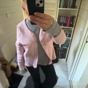 Kappa💗 - Tunn kappa, nästan aldrig använd💗 står ej storlek men passar på mig som har M