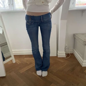Diesel lowwaist bootcut jeans - Så snygga, liten defekt vid knappen men syns inte går nog lätt o laga! Bra skick!