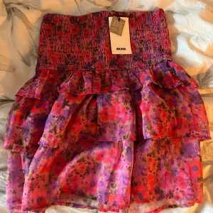 Jättefin kjol från bikbok. Köpt på plick men aldrig använd, lapp kvar och skicket är 10/10💕pris kan diskuteras vid snabb affär☺️