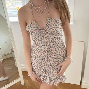 Zara klänning - Så snygg helt ny med lappen kvar