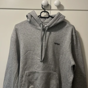 Tröja med huva  - Tröja med huva i bomull köpt från HM. Storlek S. 