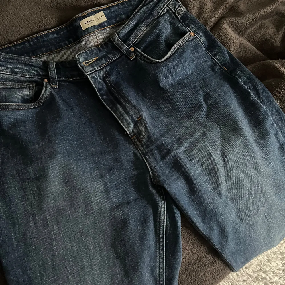 Snygga jeans i modellen Chealsea från Dobber. Original pris 699kr. God skick. Pris kan diskuteras. Obs bild lånad från MQ. Jeans & Byxor.