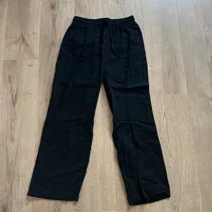 Svarta linnebyxor  - För fler bilder skriv privat