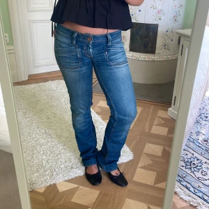 Low waist jeans - Säljer nu ett par favoritjeans från Madkey i storlek 29❣️