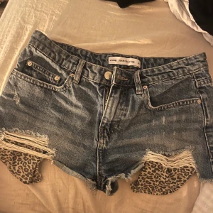 Leopard jeansshorts😍🥹 - Jätte snygga men är tyvärr för små på mig, så har derför ingen bild på….:/ 