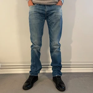 Replay jeans  - Hej! Säljer nu dessa super populära replay jeans. Jeansen är i toppskick. Modellen heter JENNON