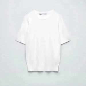 stickad t shirt - säljer min stickade t shirt från zara💓