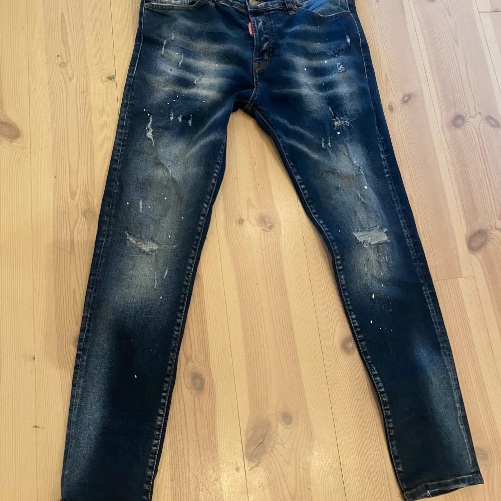 Blå Dsquared2 Storlek 48. . Jeans & Byxor.