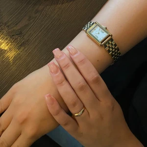 Mockberg klocka - köpt för ett halvår sedan på Mockberg hemsidan. Kom med bud 🩷🩷🩷 