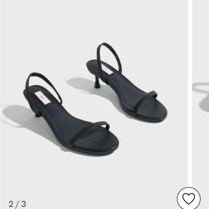 Klackar - Jättefina öppna lätta klackar från Nelly. Passar till allt😍Storlek 38, bara testade  Nypris- 349