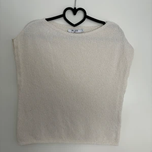 Tröja i frotté  - Skriv privat vid fler frågor!😊 Sanna J X Nakd Använd 1 gång