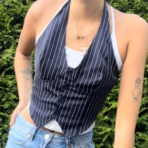 Väst  - Paketpris vid köp av flera plagg, har lagt upp massa nytt, kika min sida!💖 Allt doneras 15 augusti så köp innan det!💗