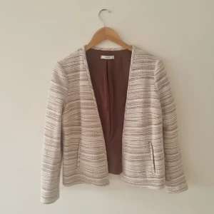 Kavaj - Köpptes för ett år sedan men den är i jätte bra skick