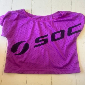 Tränings övertröja  - Du kan ha ett träningslinne under och en luftig magtröja över.