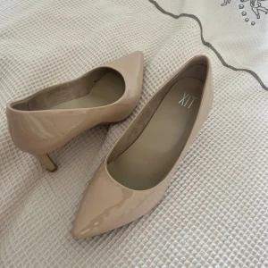 Nude klackar - Pris kan diskuteras  Använt en gång