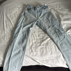 Grunt jeans - Ett par grunt jeans storleken 26 knappt använda skick 9/10