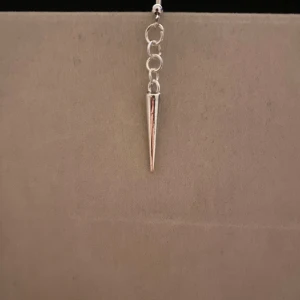 Långt spik örhänge - Kommer i par och är väldigt fina och väldigt prisvärda🩷🩷🩷🩷