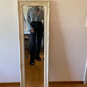 Grå stickad magtröja med utsvängda armar  - Ganska bra i skick Strl XS  