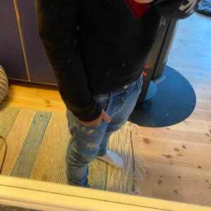 Feta Replay jeans - Sparsamt använda jeans. Skriv för o få bild på fläcken eller vid andra funderingar 