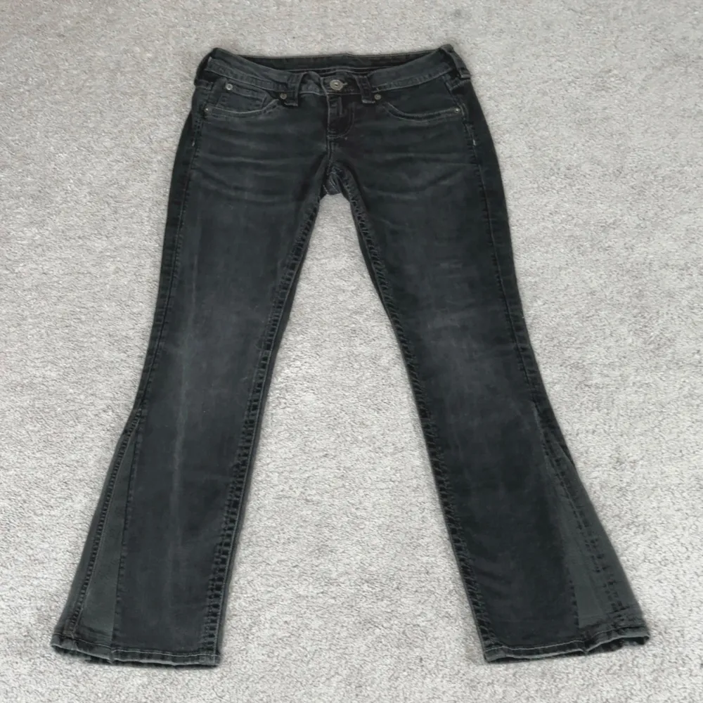 midja: 78 innerben: 77 🤍 lågmidjade jeans, vintage från HM sudda bootcut 🤍 jag är 171cm & stl S/36/28 för referens 🤍 läs POLICY & FRAKT (i gillade inlägg) innan du skriver 🤍 använd gärna ”Köp” 🤍 . Jeans & Byxor.