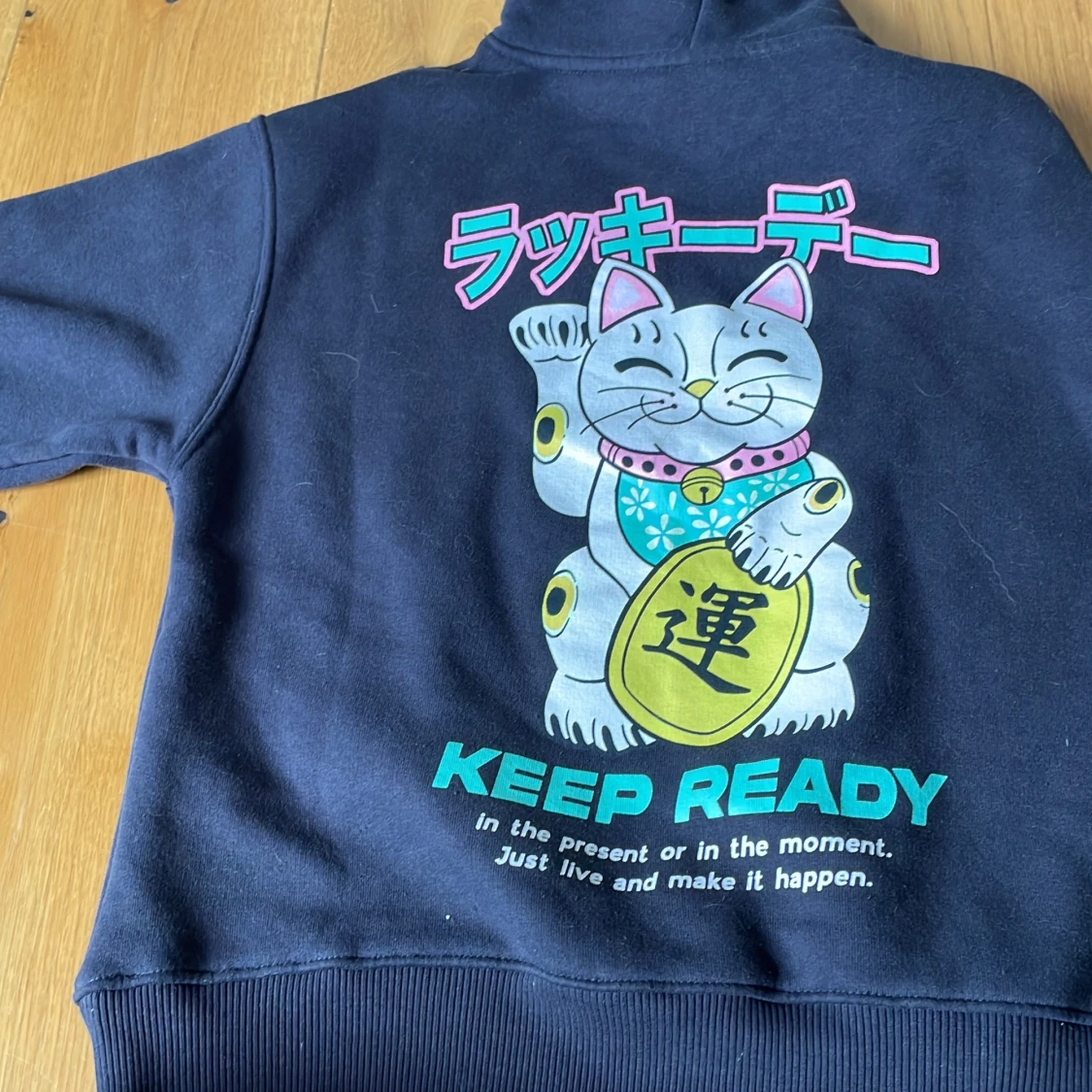  En hoodie och tre tjocktröja, 8-12 år.   - 90