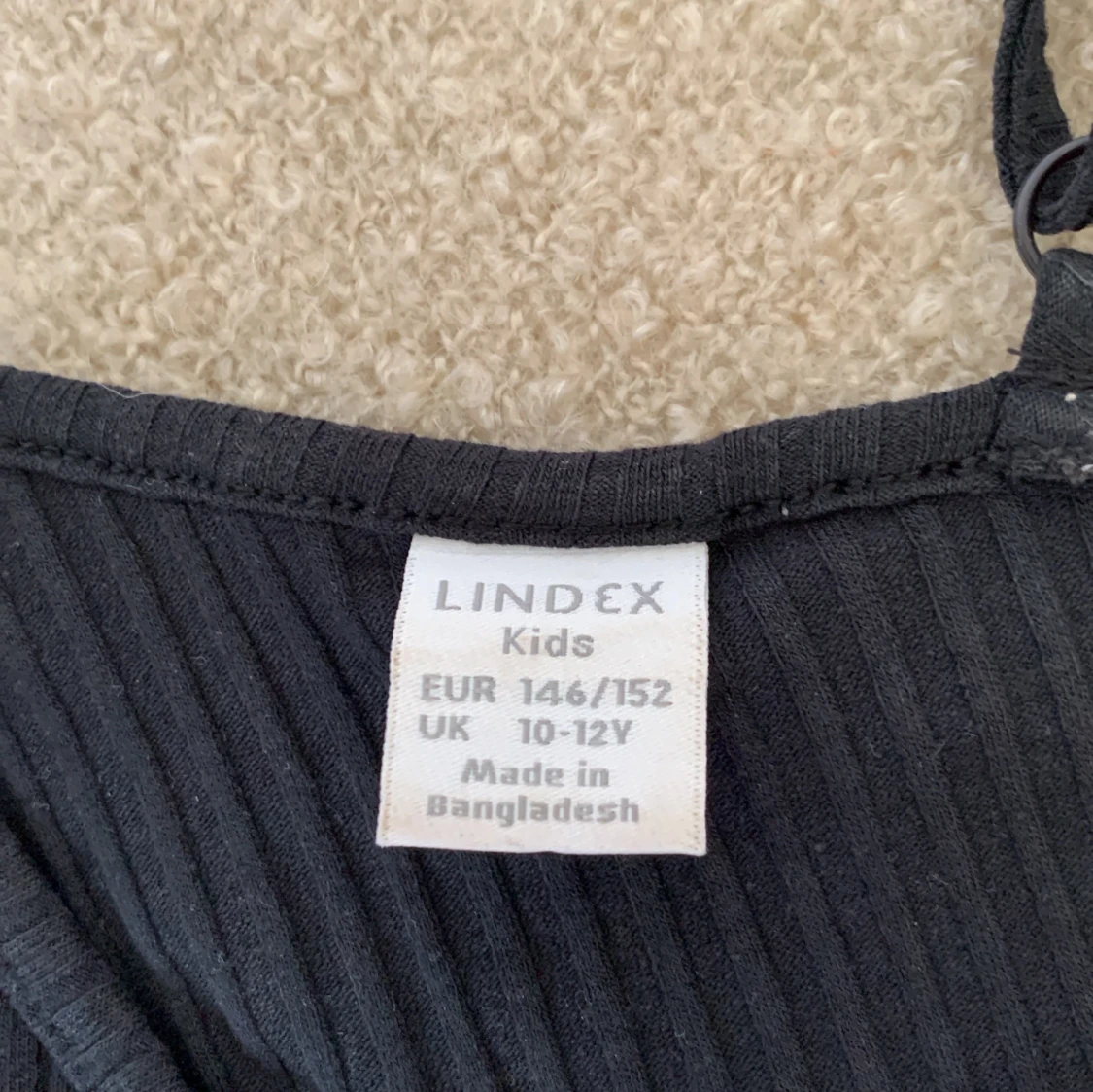 Svart ribbad oneshoulder topp från Lindex - 92