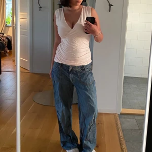 Ljusrosa topp - Super snygg lätt ljusrosa topp i bra skick! Skriv vid frågor och kicka gärna in mina andra annonser❤️