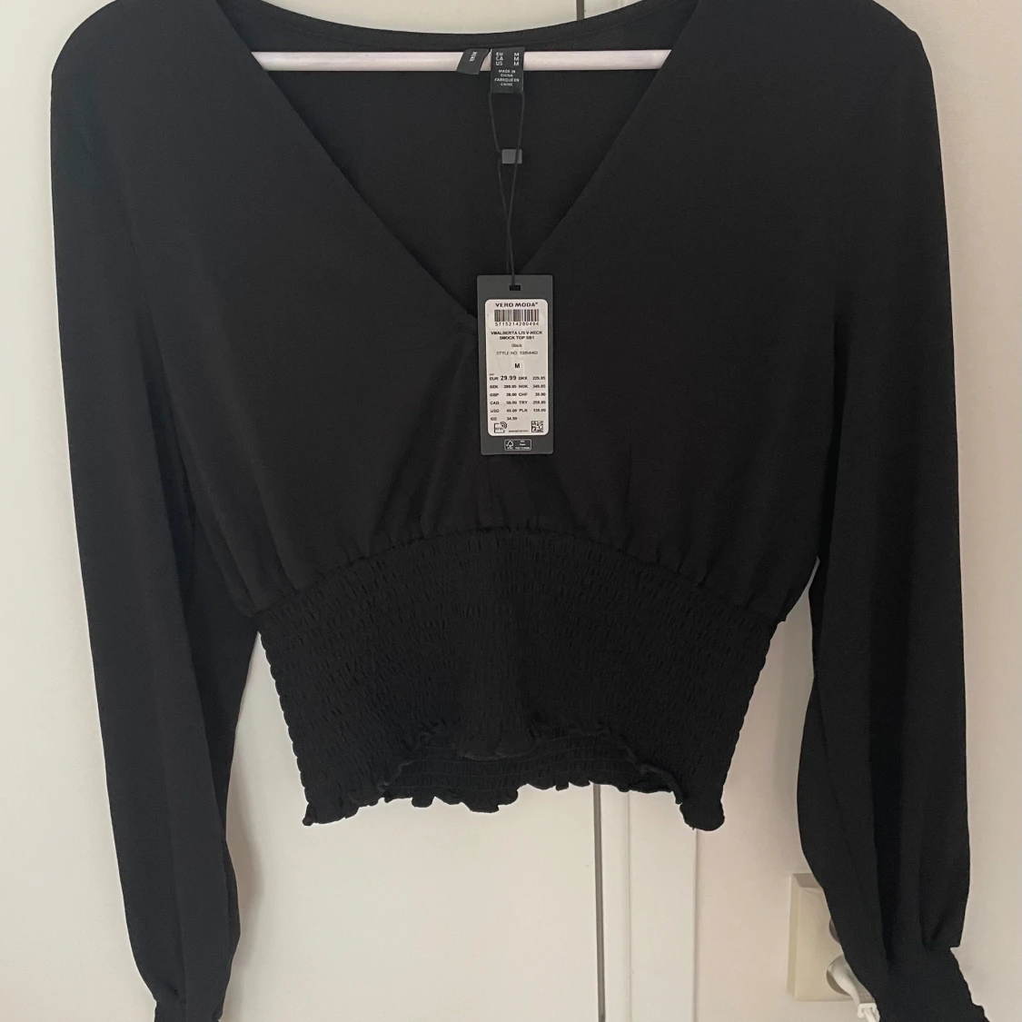 V-ringad blus från Vero Moda