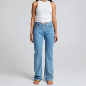 Jeans BIKBOK - Världens snyggaste jeans från Bikbok, modell ”low straight”. Använda men som nya! Länge varit favoriter men tyvärr tröttnat. Populär modell som snabbt säljer slut på hemsidan 🤍 Nypris: 699kr