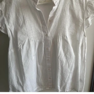 Hm blus - Fin hm blus perfekt till sommaren! Knappt använd ☀️ skriv om du har frågor! 