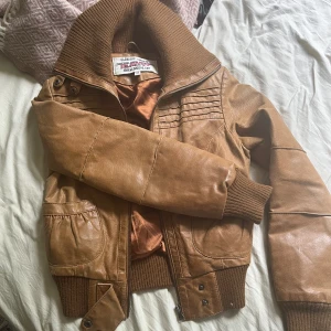 Vintige skin jacka  - Xs men inte kort i ärmarn!! Skriv innan du köper!!!