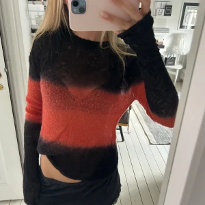 Festtopp - Så fin tröja från weekday, säljs inte längre🩷