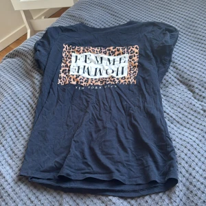 t-shirt - Gina Tricot t-shirt i XS