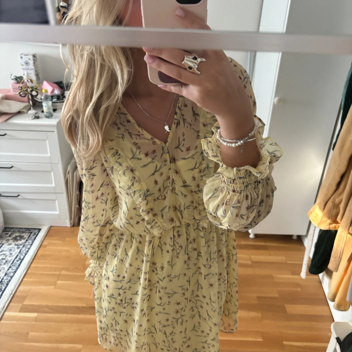 Gul klänning fråm H&M - 90