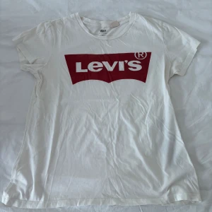 Levis T-shirt  - En vanlig Levis T-shirt som jag aldrig använder.
