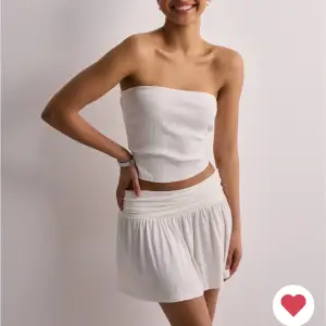 Säljer denna jättefina kjolen ”my best skirt” från Nelly i storlek XS. Aldrig använd och prislapp kvar! Ordinarie pris 249 kr och säljer för 190kr då den inte kommer till användning 🩷