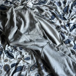 Jag säljer nu min sail racing hoodie  - Bra