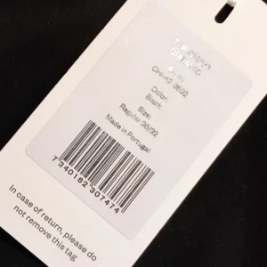 Asket chinos svarta oanvända 36/32 - Svarta chinos från Asket. Storlek 36/32. Var tyvärr för små för mig så ej använda.