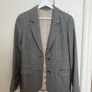 Ullkavaj  - Säljer denna ullkavaj i finaste kvalité. Endast använd 1 gång. Köpare står för frakt 💌