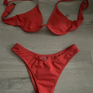 Bikini  - Storlek s, korall färg 
