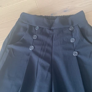 Kjol byxa  - Aldrig använd men mycket snygga 