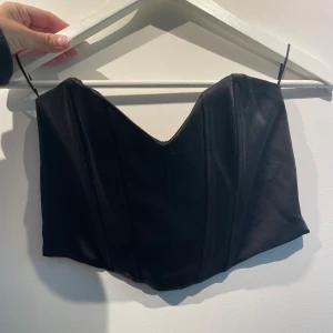 Korsett - Topp från Zara, aldrig använd!