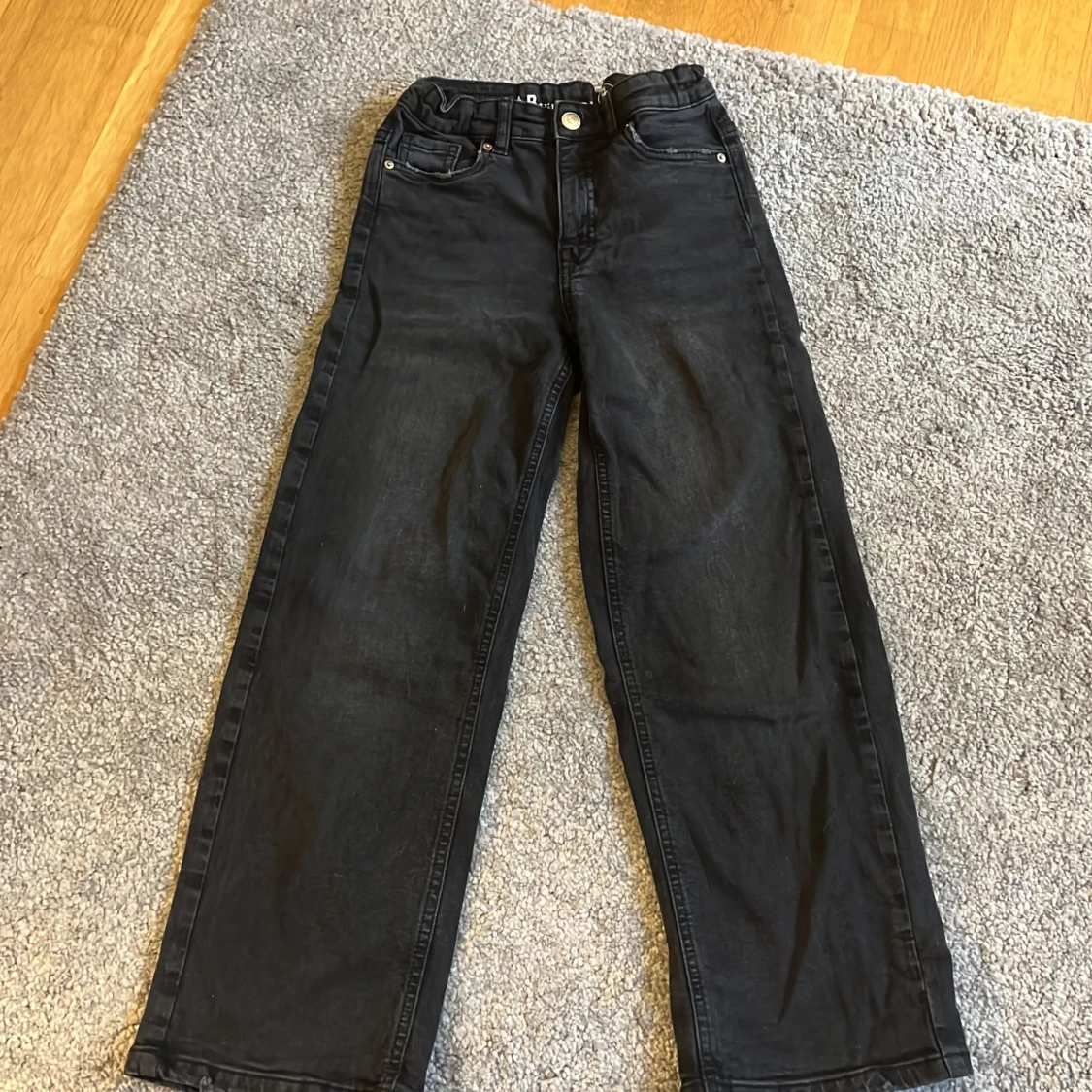Svarta jeans