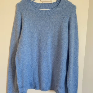Blå stickad tröja - Doffy tröja från veromoda, mysig och inte stickig🩵 