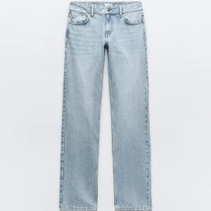 Lågmidjade  jeans zara  - Helt oanvända jeans från zara som jag glömt att lämna tillbaka !! Super snygga och lågmdijade💕 slutsålda hos zara !