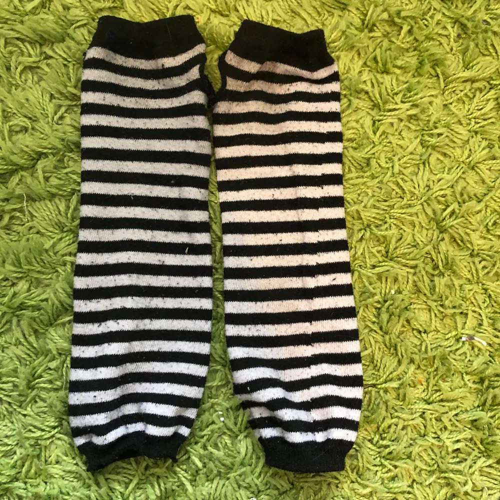 Ett par jätte fina handskar, som är lite slitna men funkar ändå jätte bra❤️kontakta gärna innan köp:). Asusteet.