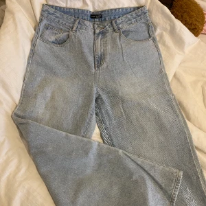 Baggy jeans - Blå baggy jeans storlek 44. Jättesköna och superbra skick. Passade inte mig och det är därför jag säljer💙