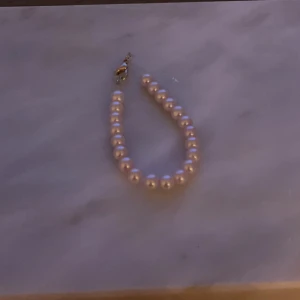 Angel bracelet  - Bra kvalitet , finns i olika storlekar ! Även andra färger på pärlorna ! Regler bart